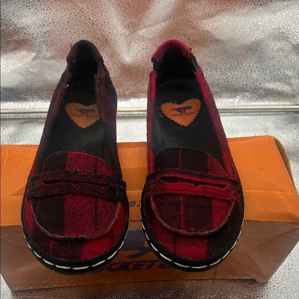 Rocket Dog Women's Burgundy Plaid Flats